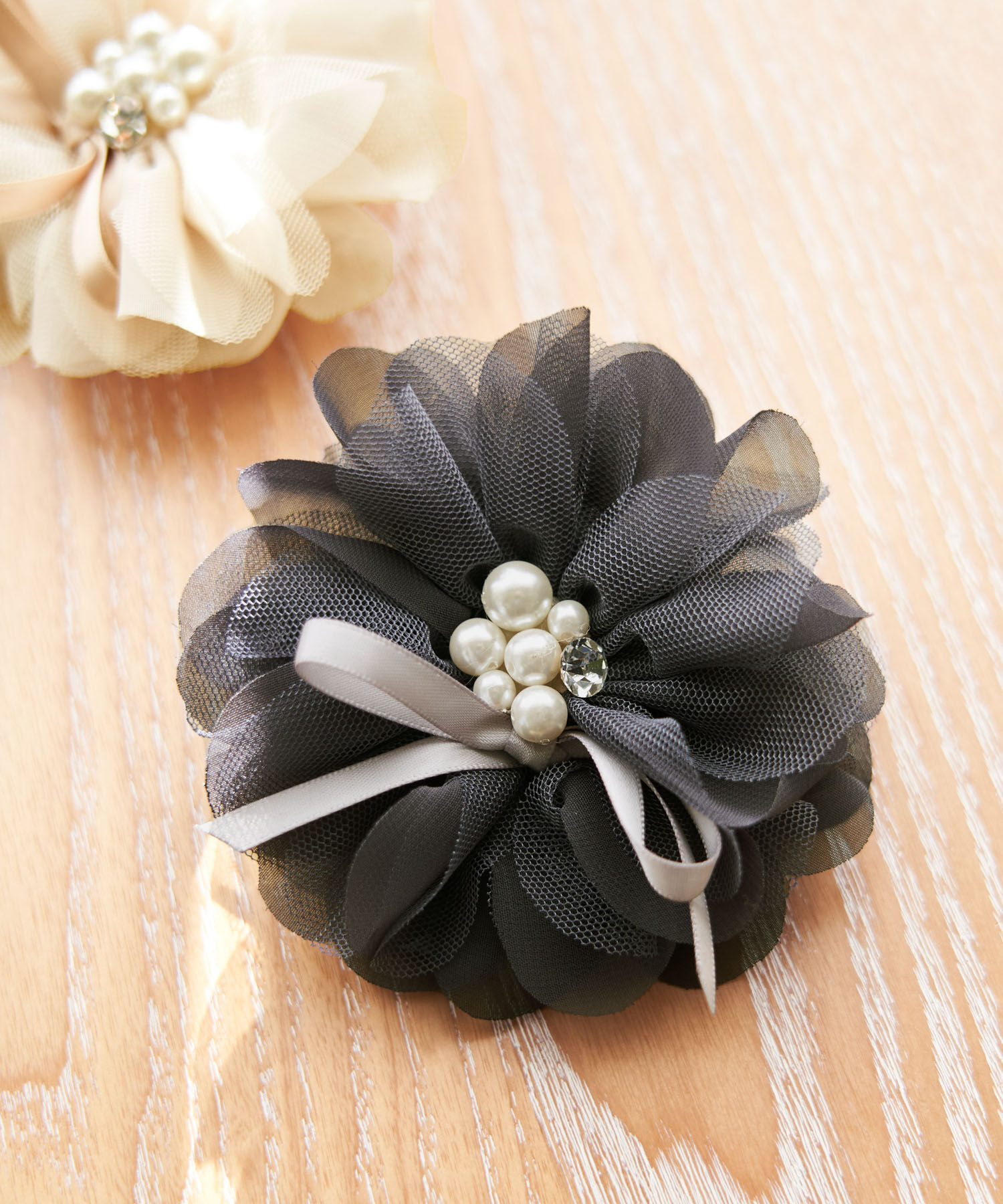 ROPE PICNIC PASSAGE「チュールMIXフラワーコサージュ」|ブローチ・コサージュ|チャコール(06)
