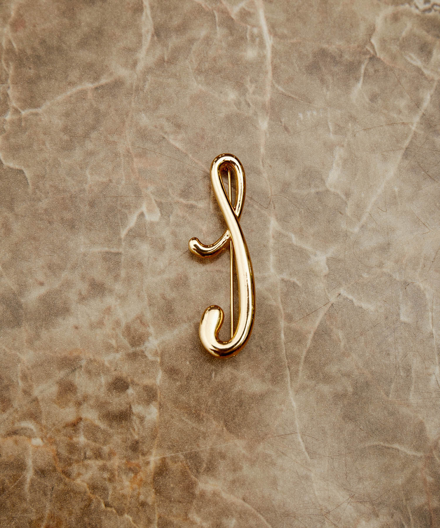 ADAM ET ROPE'「イニシャルブローチ」|ブローチ・コサージュ|ホワイト(10)