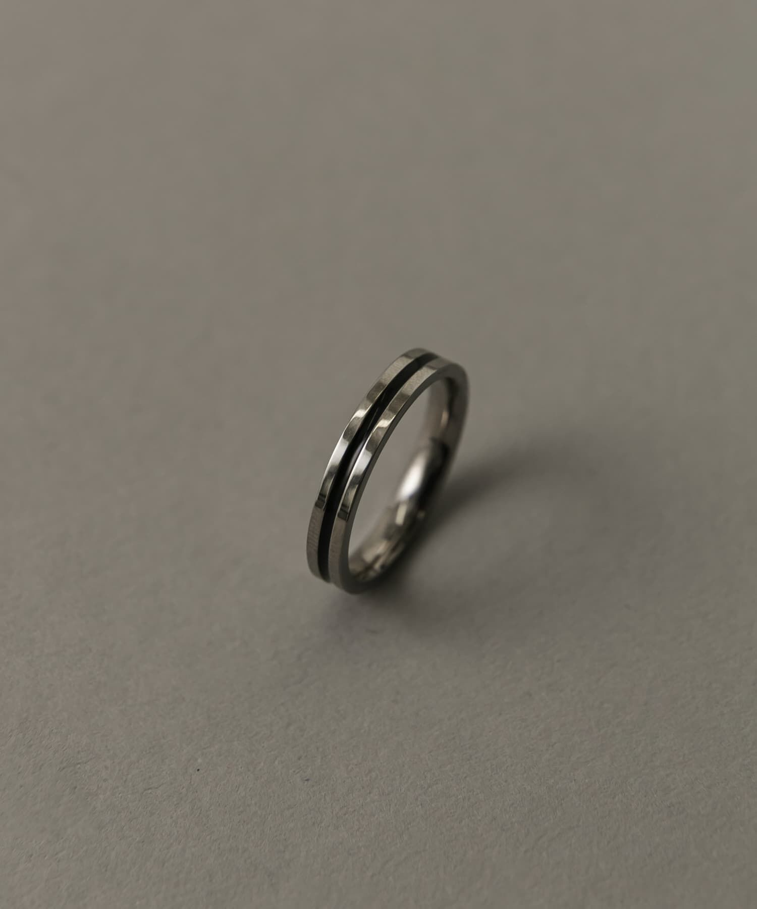 SMELLY「ステンレスブラックラインリング」|リング|