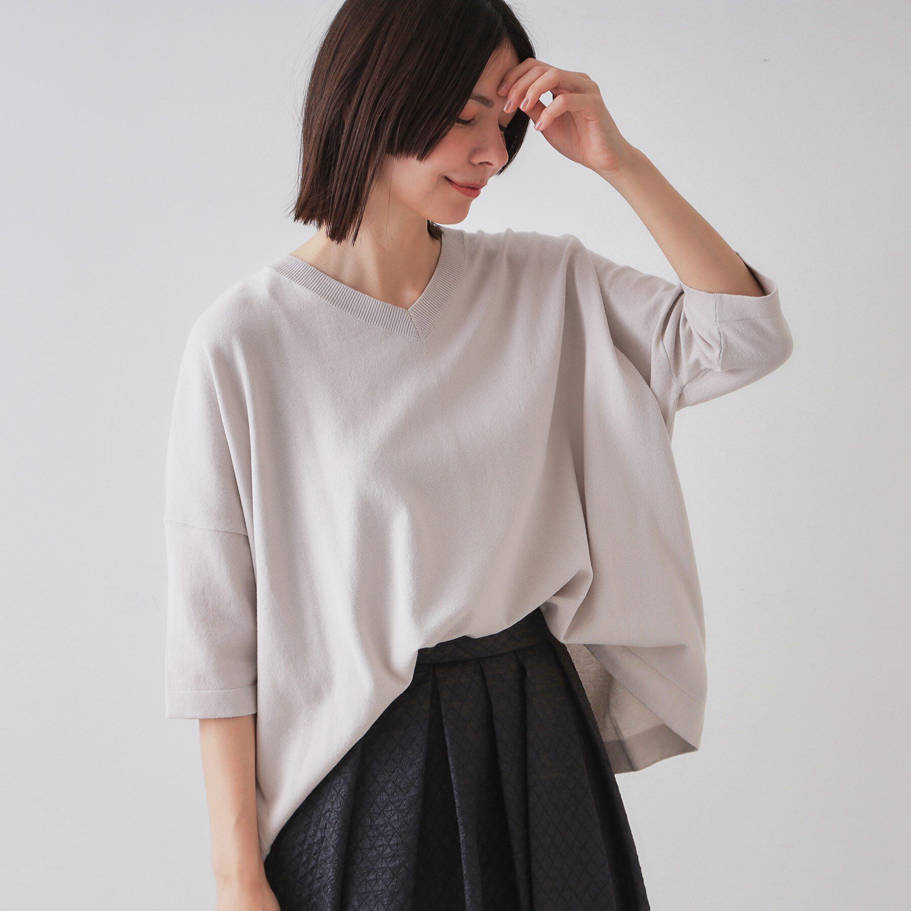 OPAQUE.CLIP「リラクシーワイドVネックニット【洗濯機洗い可】」|ニット・セーター|ライトグレー(011