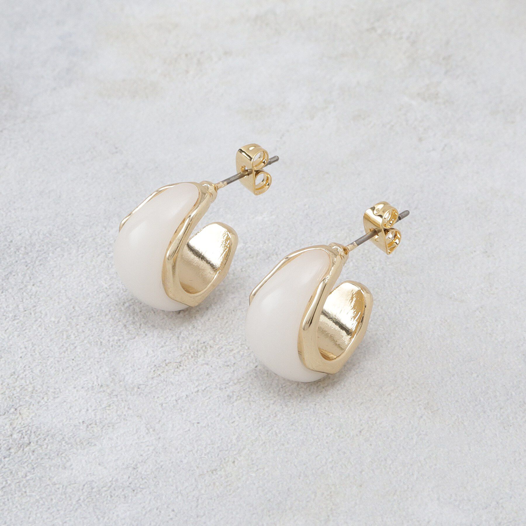 OPAQUE.CLIP「エポ乳白カラーピアス」|ピアス|オフホワイト(003