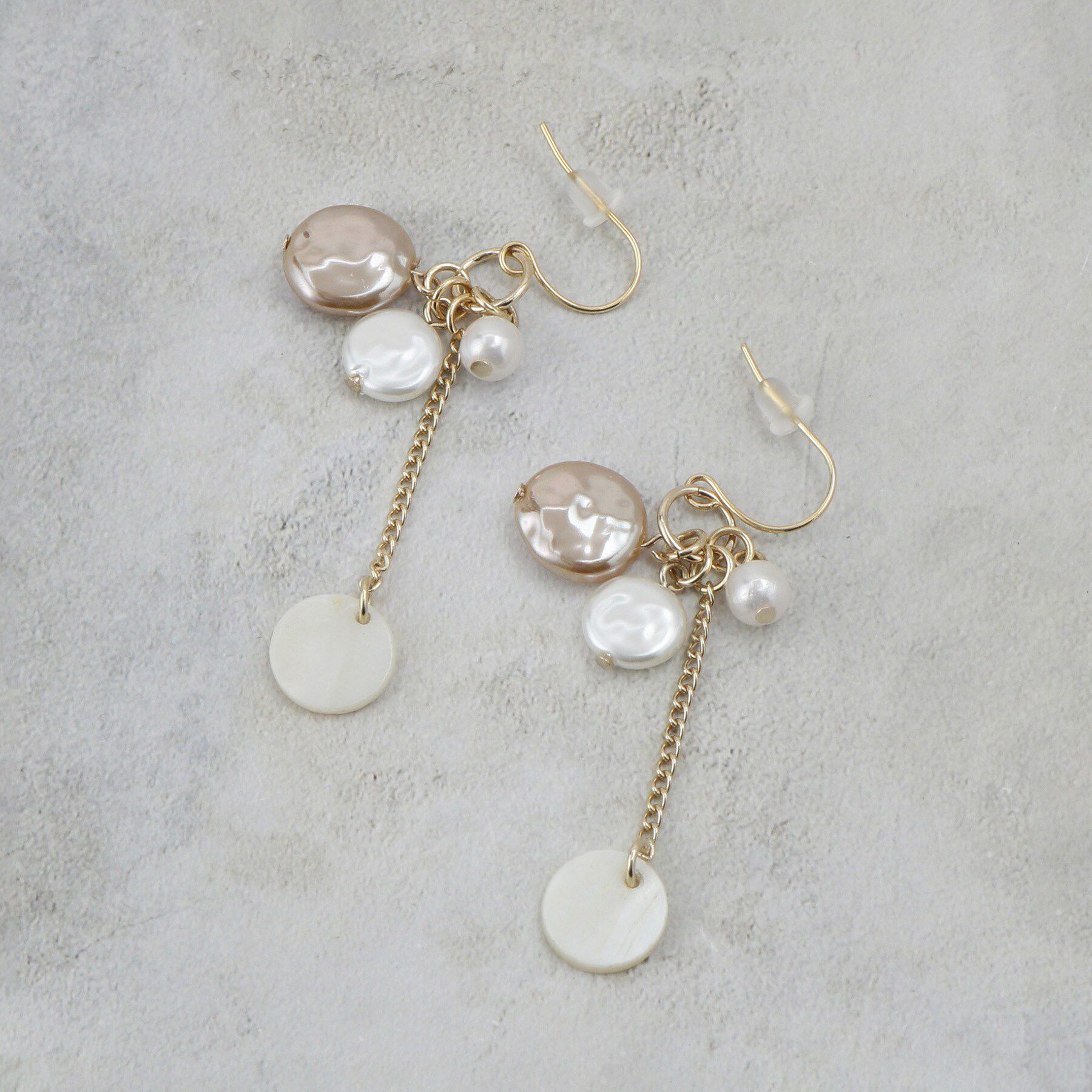 OPAQUE.CLIP「フェイクパールしゃらしゃらピアス」|ピアス|ゴールド(007)