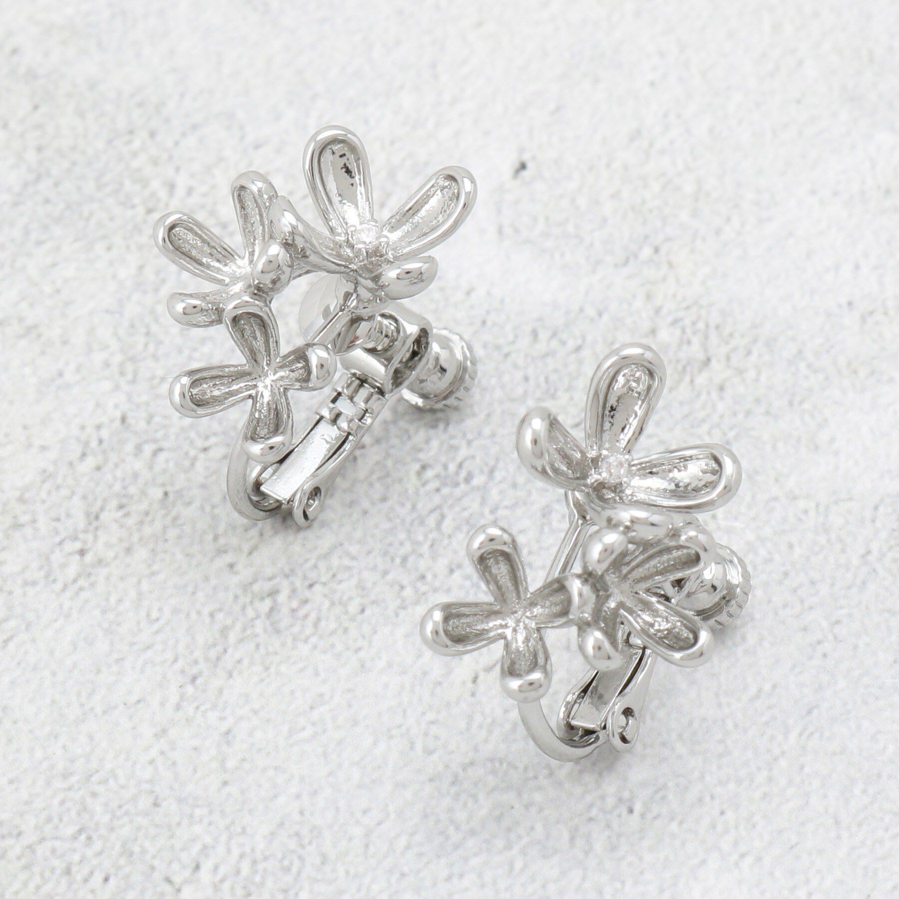 OPAQUE.CLIP「フラワーアッセンブルイヤリング」|イヤリング|シルバー(006)