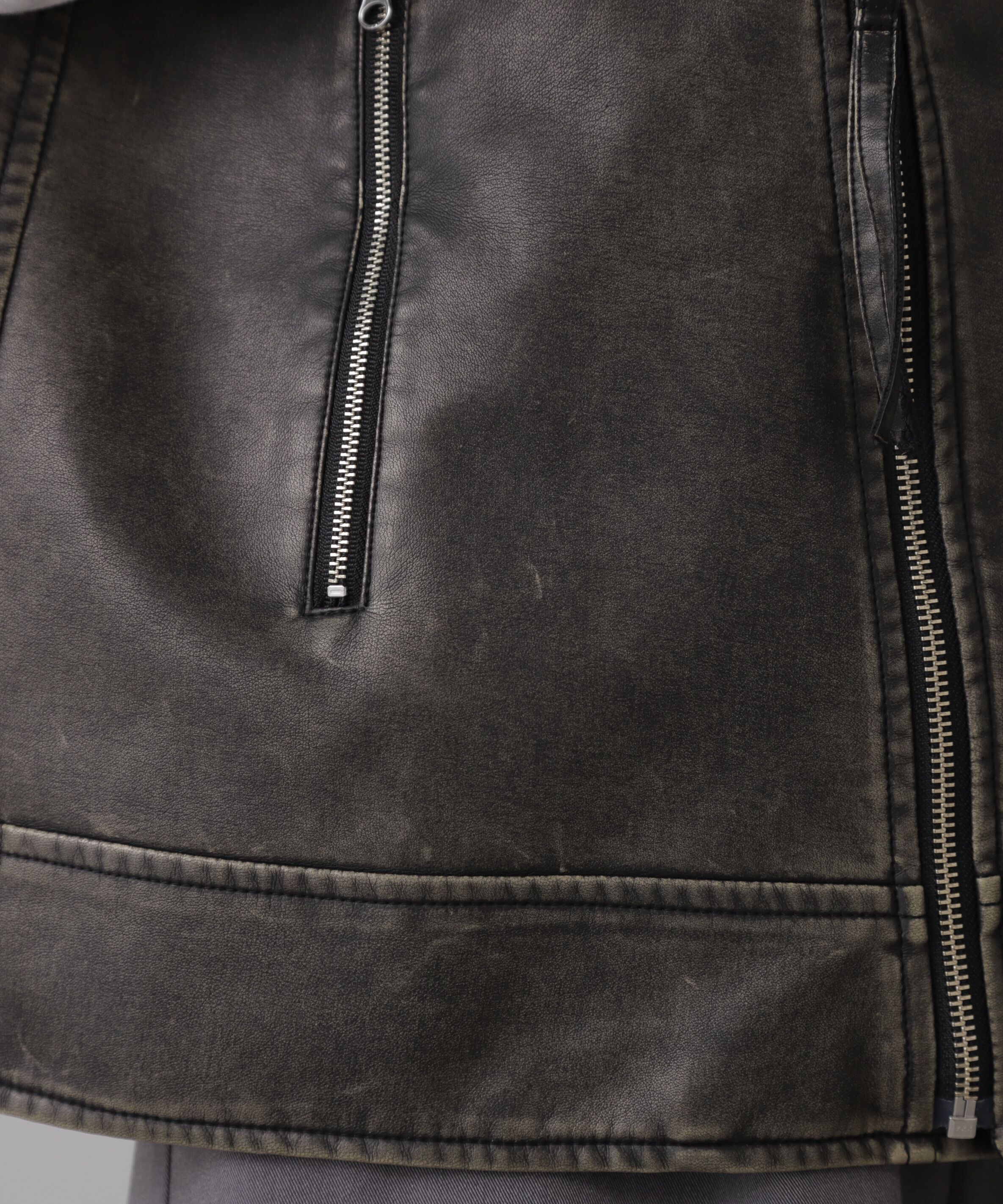  「フェイクレザーライダースジレ」|ブルゾン・スタジャン|