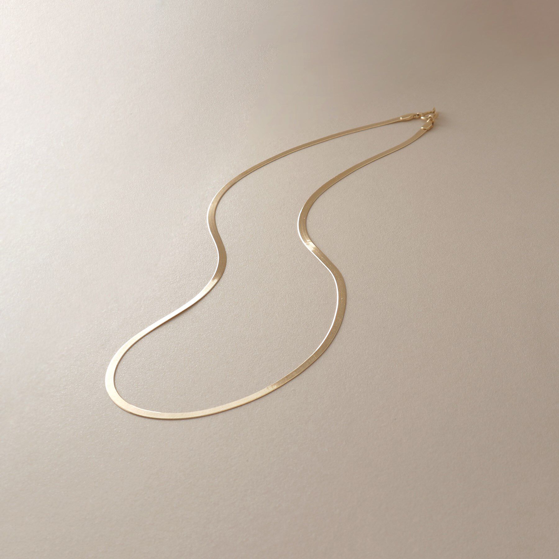 COCOSHNIK「K18イタリアンフラットスネーク ネックレス」|ネックレス|