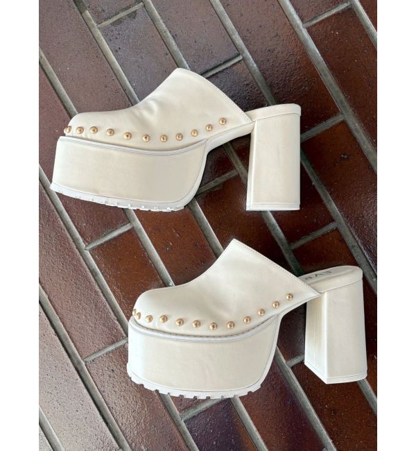 EVRIS「スタッズチャンキーヒールサボ」|サンダル|ホワイト