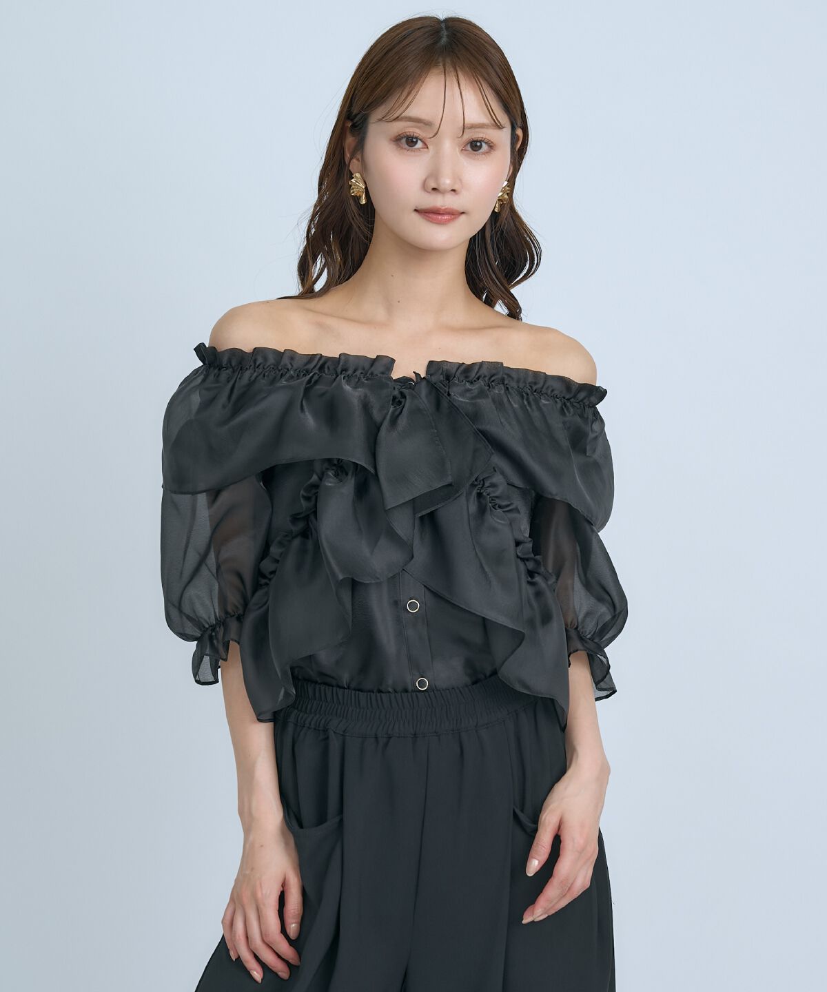 アンドクチュール「フリルクロスシアーブラウス」|シャツ・ブラウス|ブラック