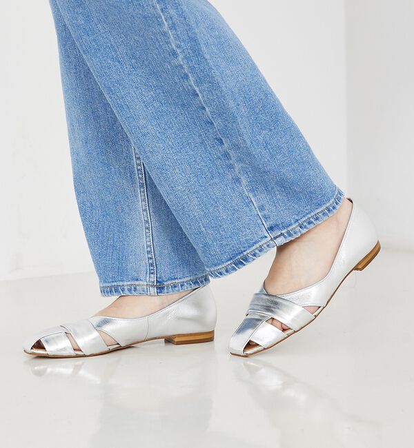 AU BANNISTER「【ロングセラー】グルカモチーフフラットパンプス」|パンプス|