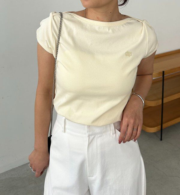  「【Tシャツが苦手な方にも◎】1ポイントボートネックTシャツ」|Tシャツ・カットソー|