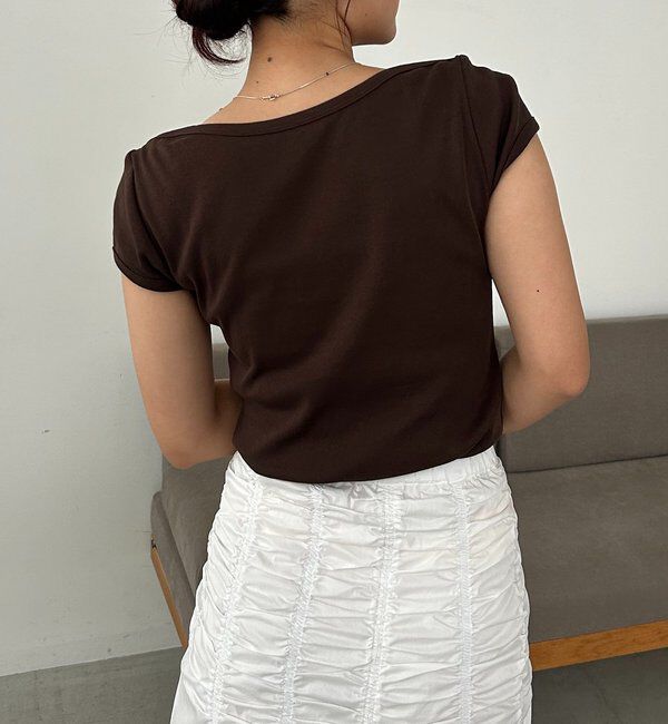  「【Tシャツが苦手な方にも◎】1ポイントボートネックTシャツ」|Tシャツ・カットソー|