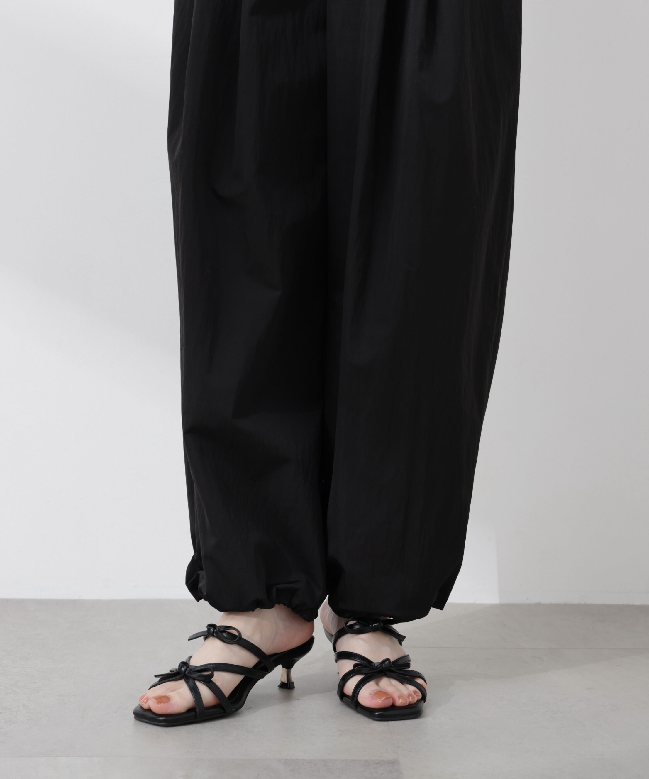 PROPORTION BODY DRESSING「〈a/mie〉ナイロンタックパンツ 26SS」|その他|