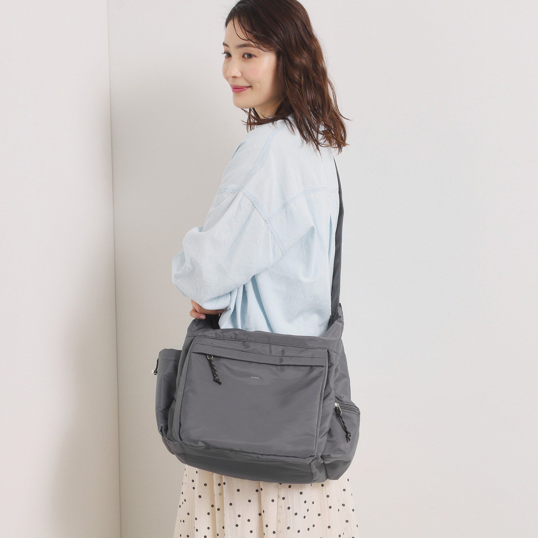 ITS&rsquo;DEMO「【収納アドバイザー監修】トリップ＆マザーショルダー」|ショルダー・メッセンジャー|