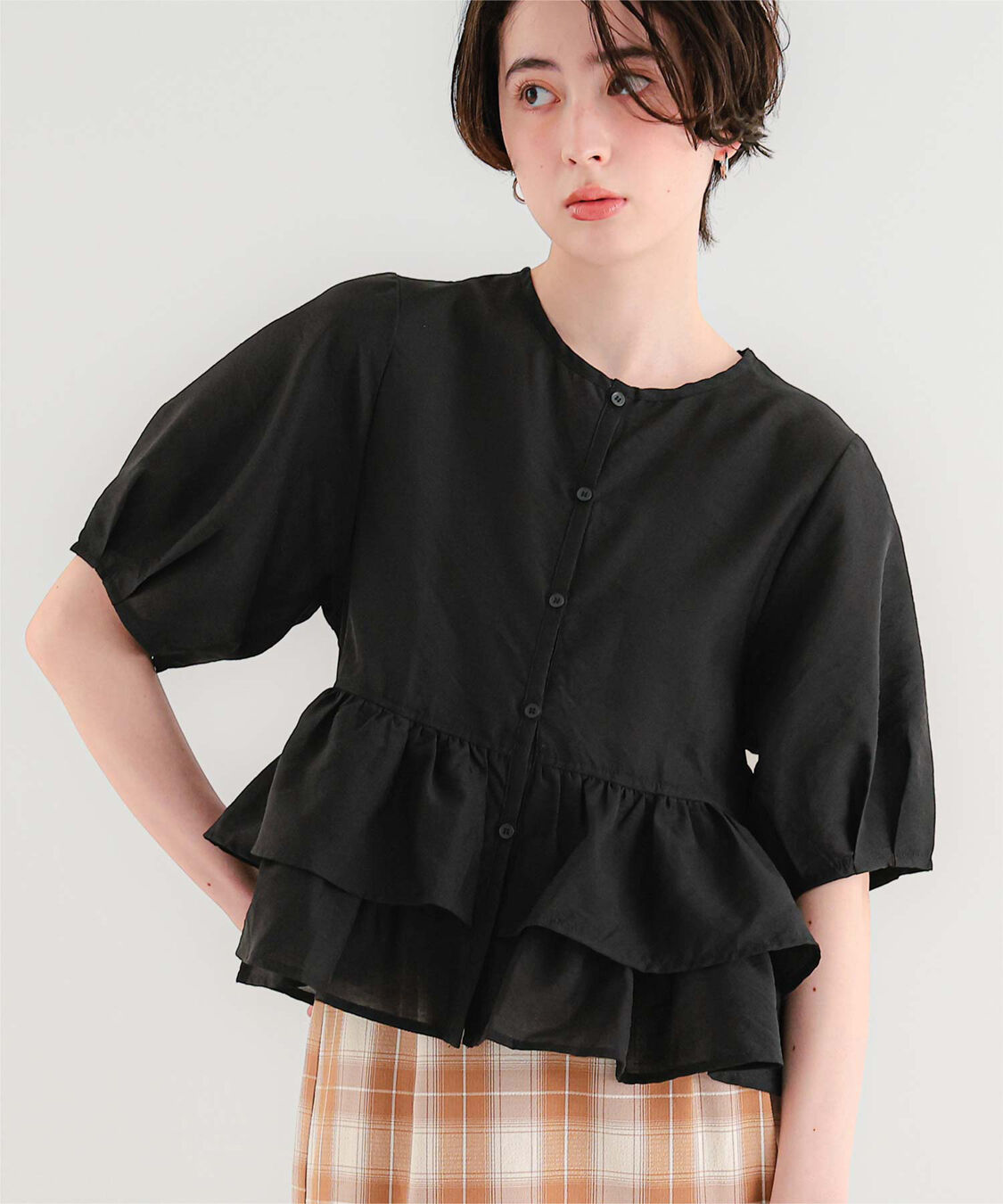 titivate「ペプラムショートランタンスリーブブラウス」|シャツ・ブラウス|ブラック