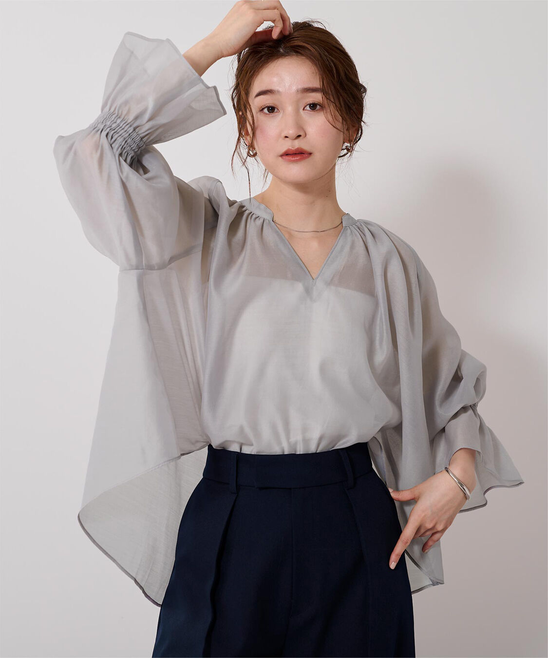 ur's「フレアスリーブスキッパーシアーブラウス」|シャツ・ブラウス|ライトグレー