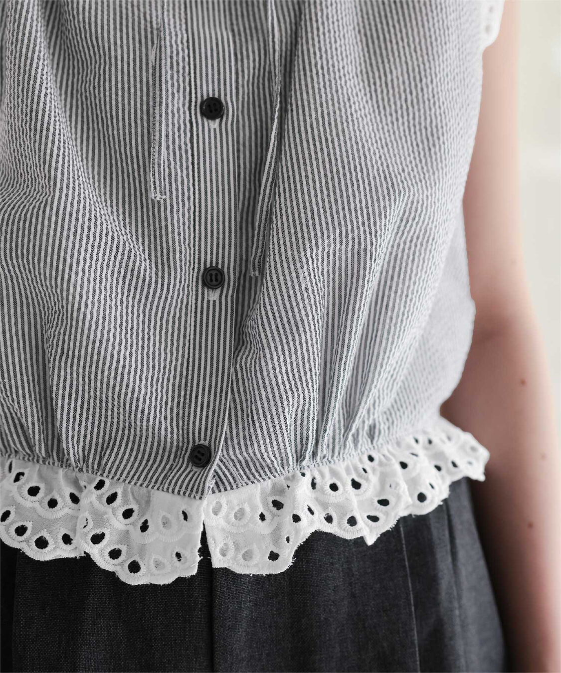 titivate「レースフリル付きノースリーブコンパクトブラウス」|シャツ・ブラウス|