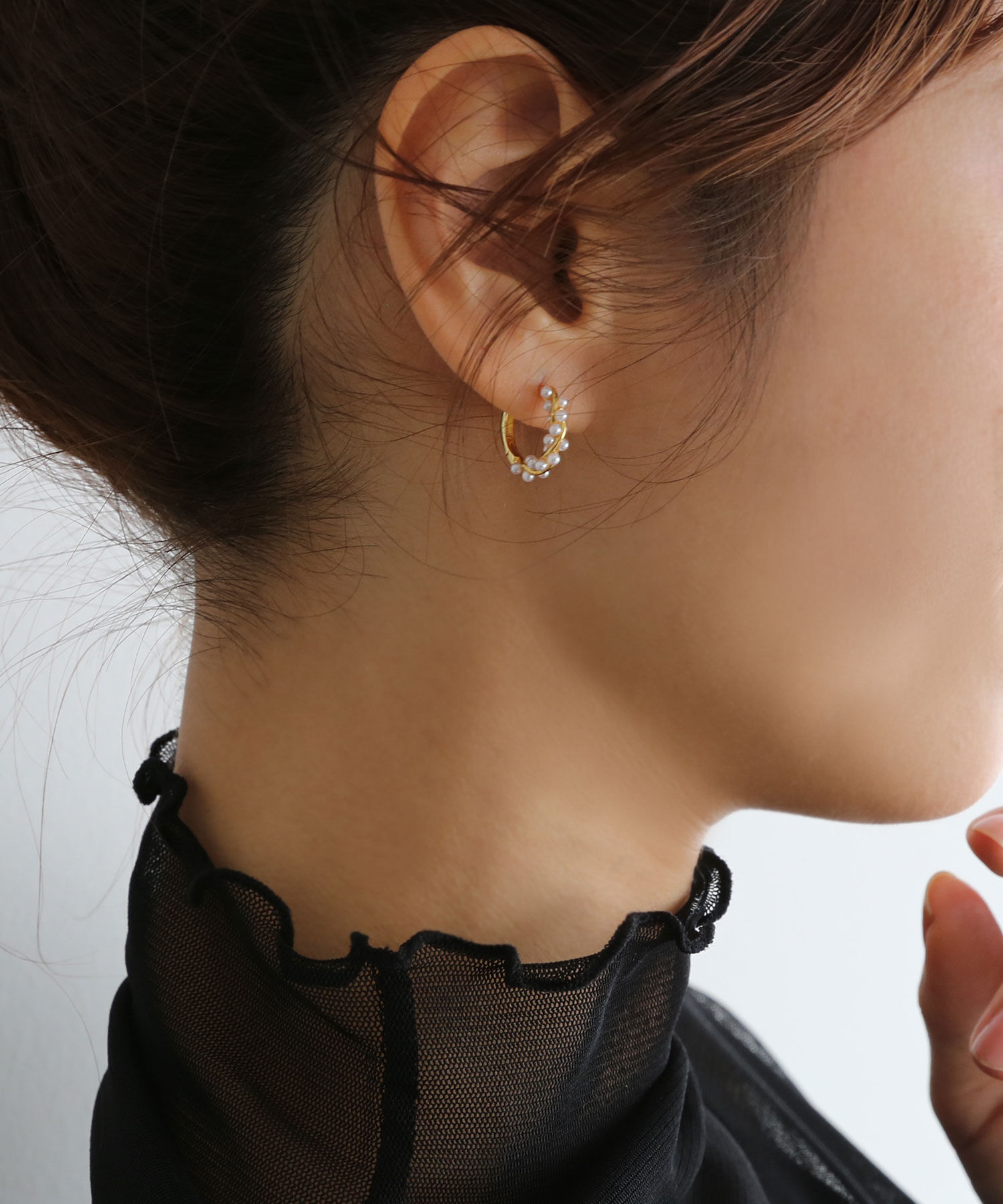 colleca la「[silver925]ツイストパールフープピアス〈金属アレルギー対応〉」|ピアス|ゴールド