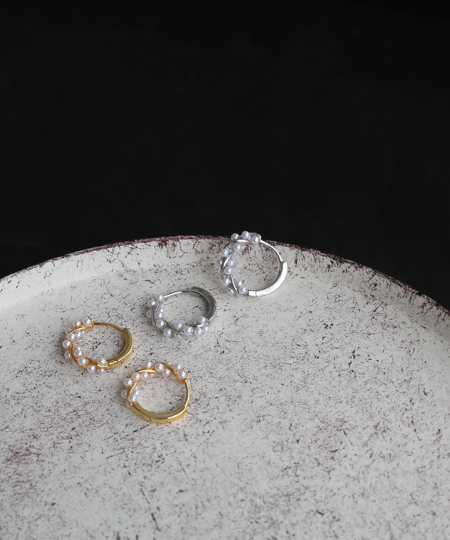 colleca la「[silver925]ツイストパールフープピアス〈金属アレルギー対応〉」|ピアス|