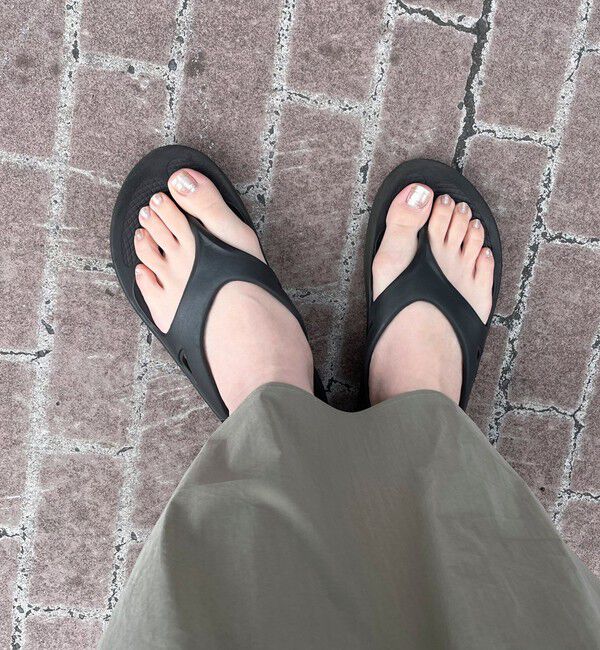 fredy emue「【OOFOS / ウーフォス】 OOriginal」|サンダル|ブラック