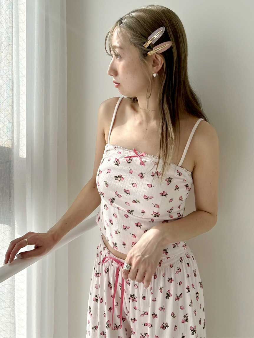 SNIDEL HOME「ストロベリーアイレットレイヤードキャミソール」|ルームウェア|PNK