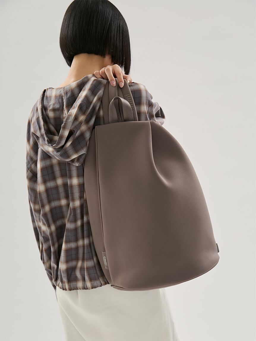 emmi atelier「ネオプレーン2wayボディバックパック」|リュック|