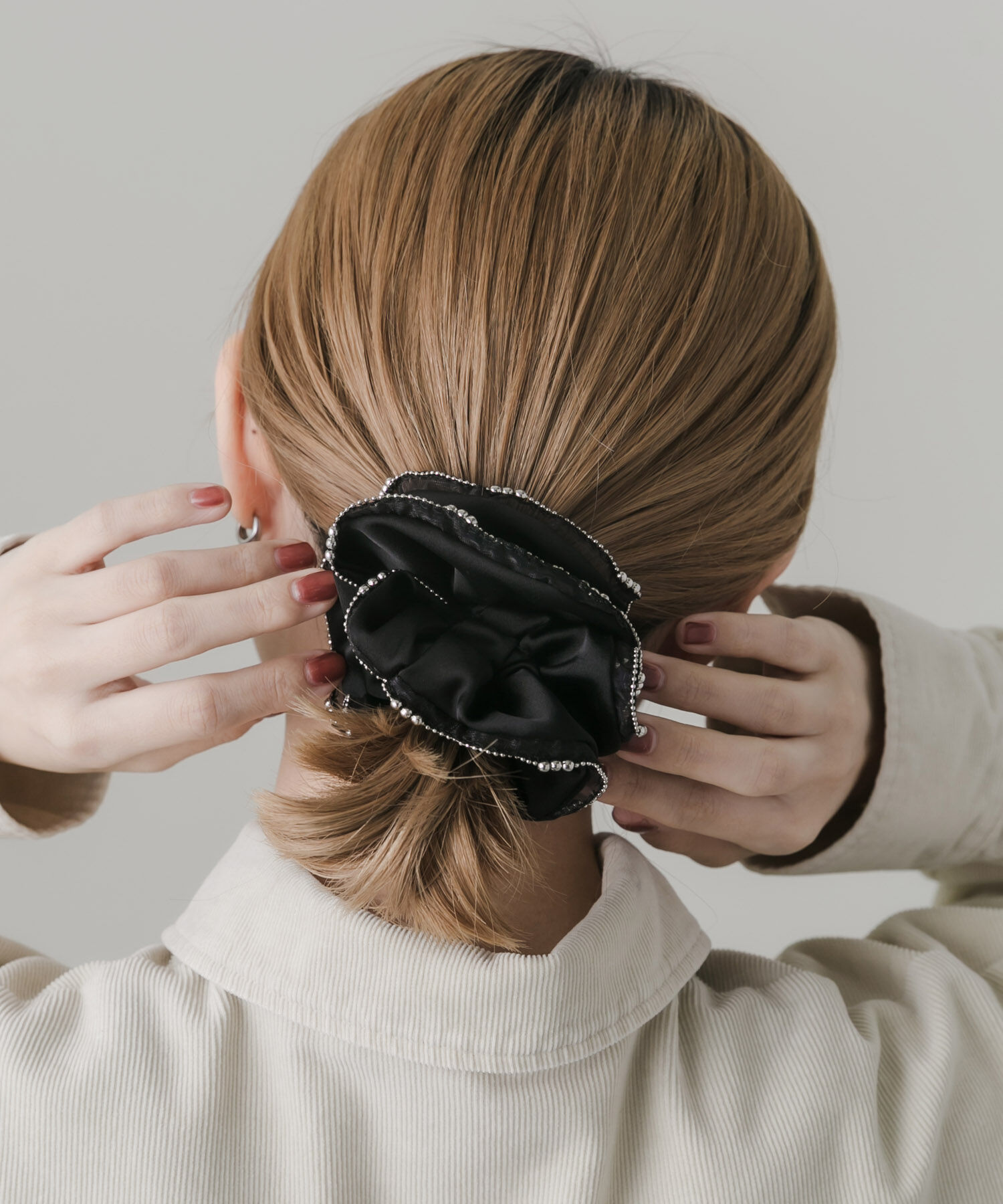 SMELLY「チェーンラインサテンシュシュ」|ヘアゴム・シュシュ|