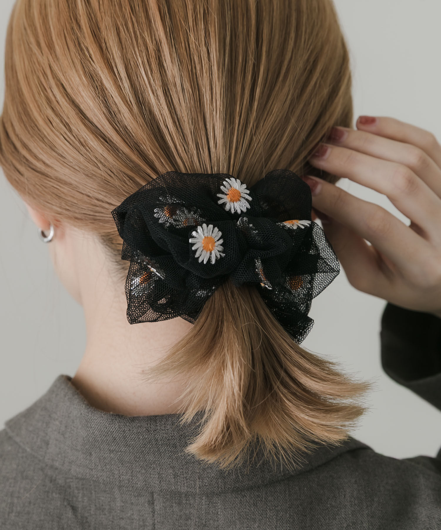 SMELLY「シアーフラワーシシュウシュシュ」|ヘアゴム・シュシュ|