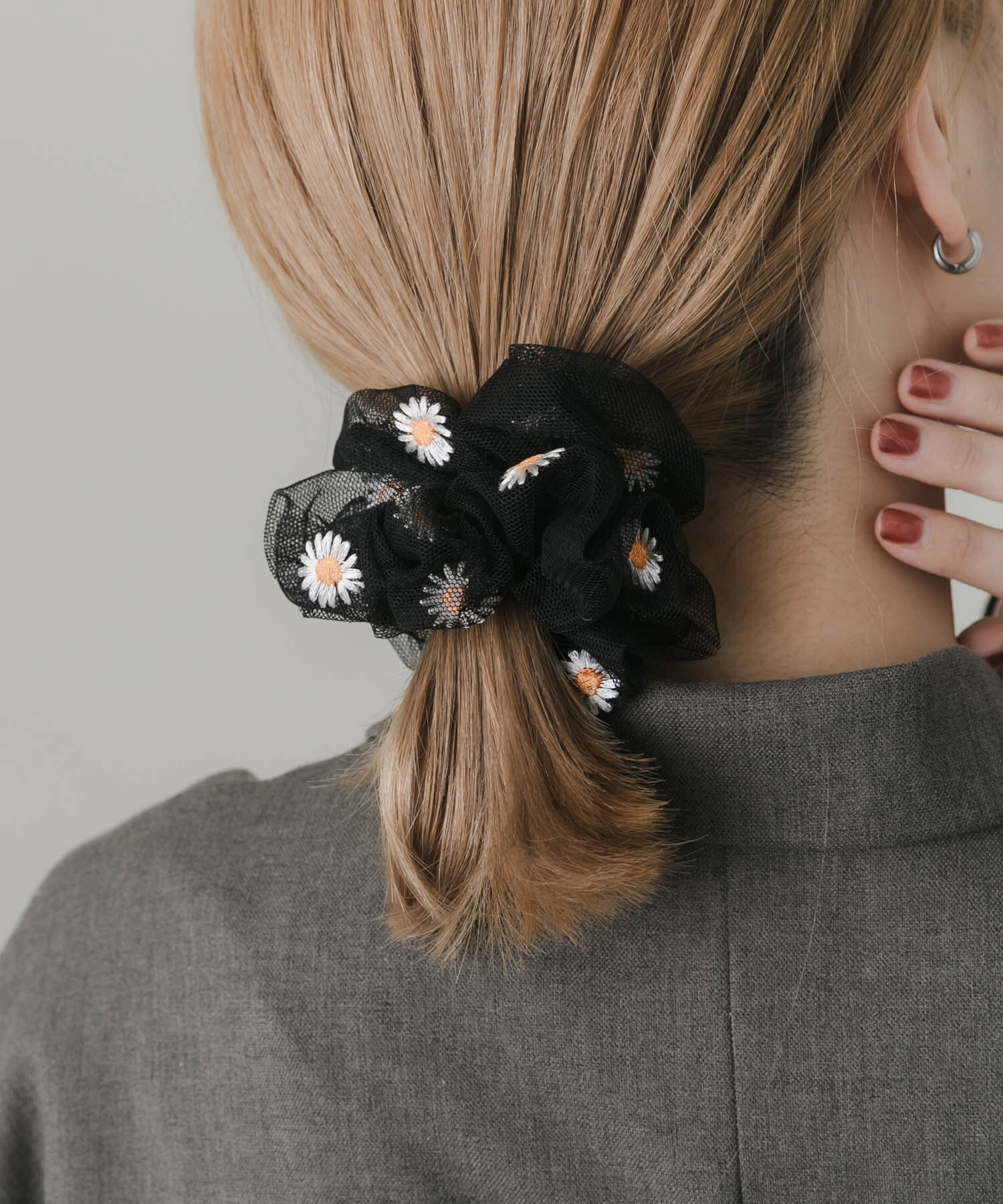 SMELLY「シアーフラワーシシュウシュシュ」|ヘアゴム・シュシュ|