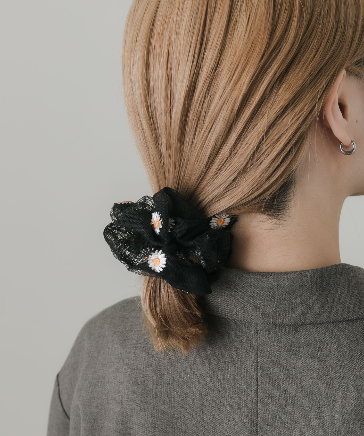 SMELLY「シアーフラワーシシュウシュシュ」|ヘアゴム・シュシュ|