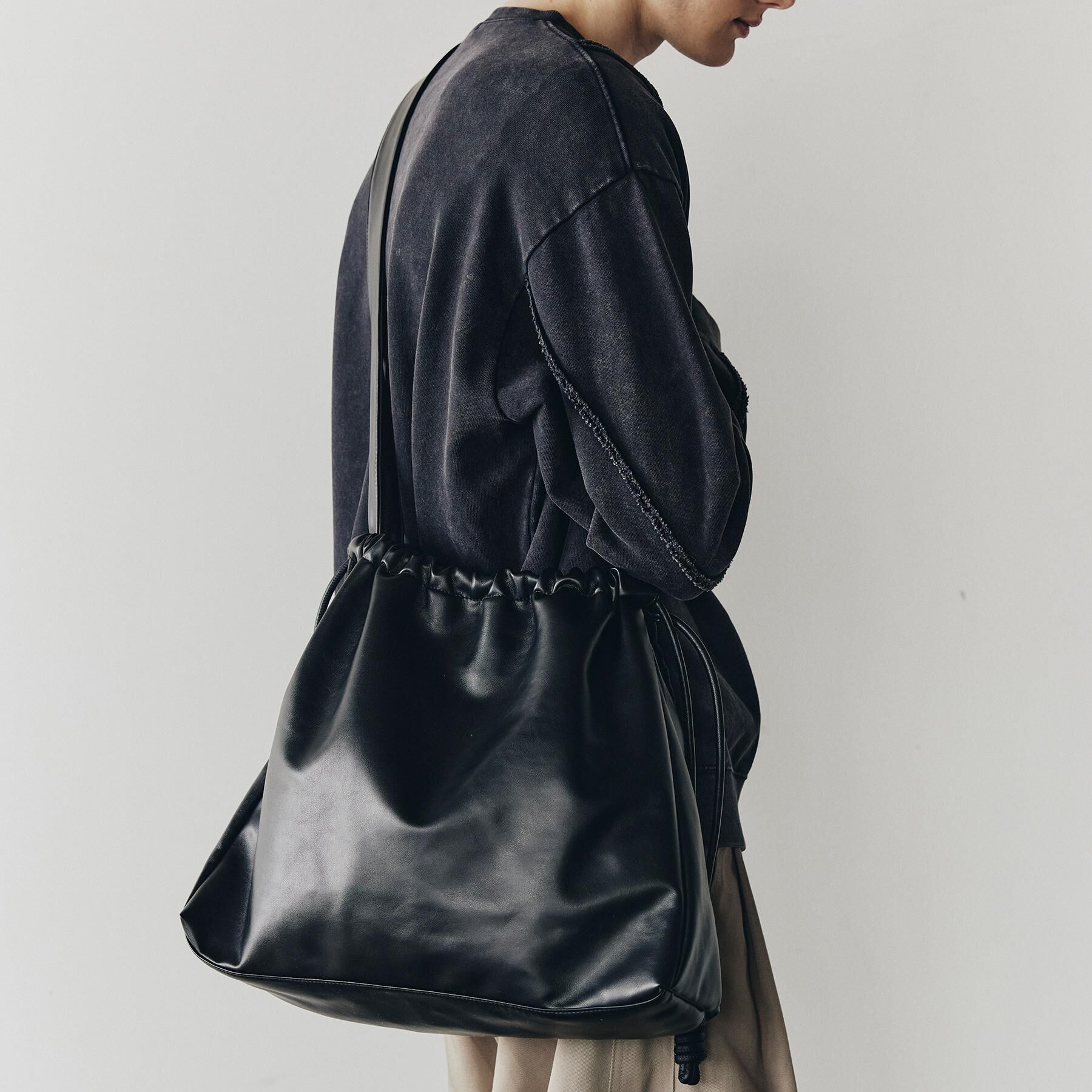 tk.TAKEO KIKUCHI「ルーズビッグショルダーバッグ／たすき掛け／ビッグ／A4サイズ収納可能」|ショルダー・メッセンジャー|