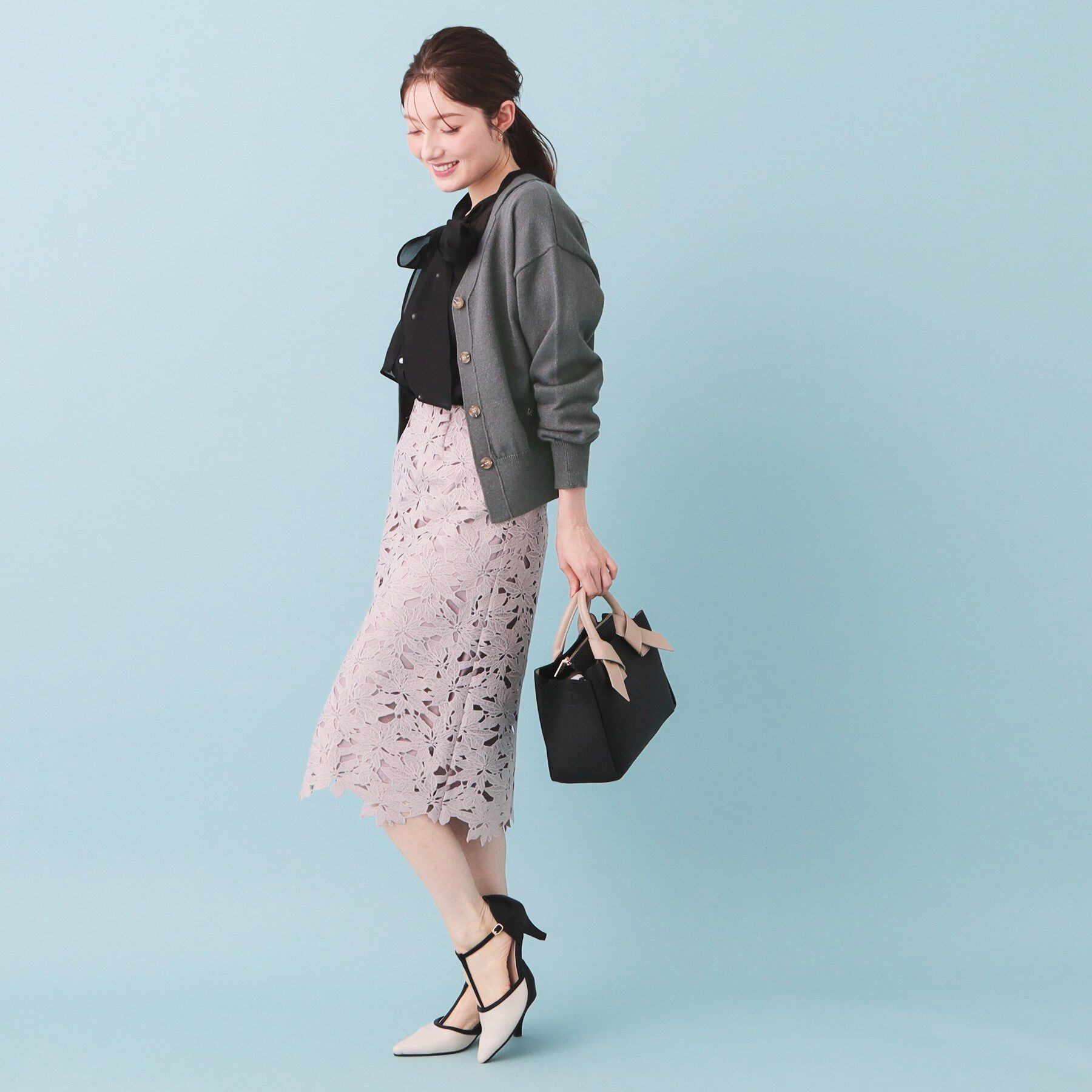 index「ラメリリースリットVネックカーディガン【洗濯機OK】」|カーディガン|