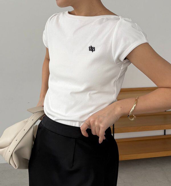  「【Tシャツが苦手な方にも◎】1ポイントボートネックTシャツ」|Tシャツ・カットソー|