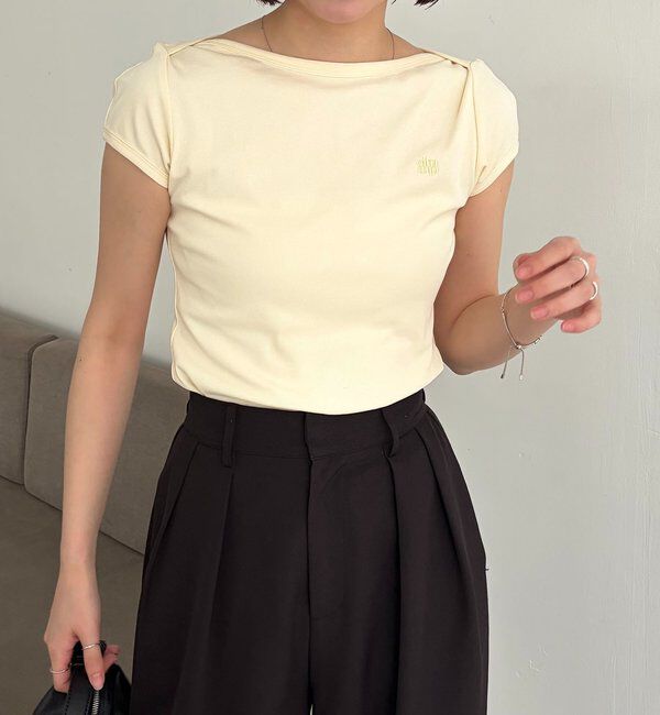  「【Tシャツが苦手な方にも◎】1ポイントボートネックTシャツ」|Tシャツ・カットソー|