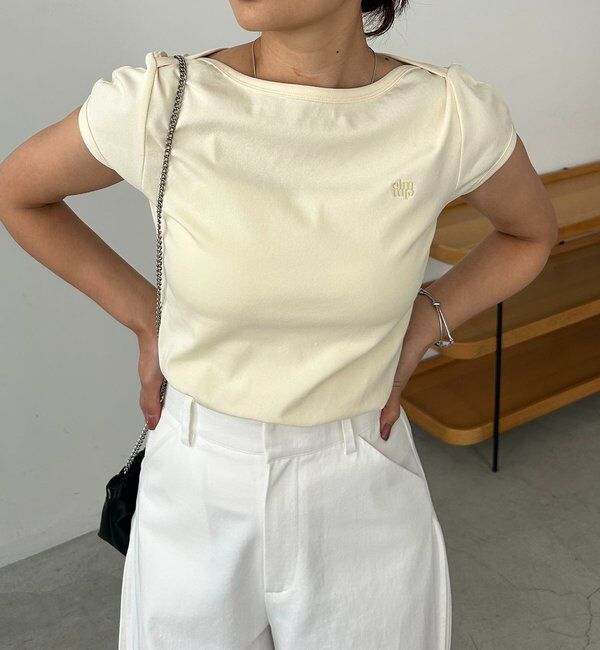  「【Tシャツが苦手な方にも◎】1ポイントボートネックTシャツ」|Tシャツ・カットソー|