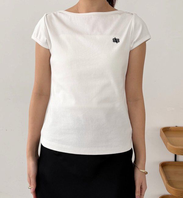  「【Tシャツが苦手な方にも◎】1ポイントボートネックTシャツ」|Tシャツ・カットソー|