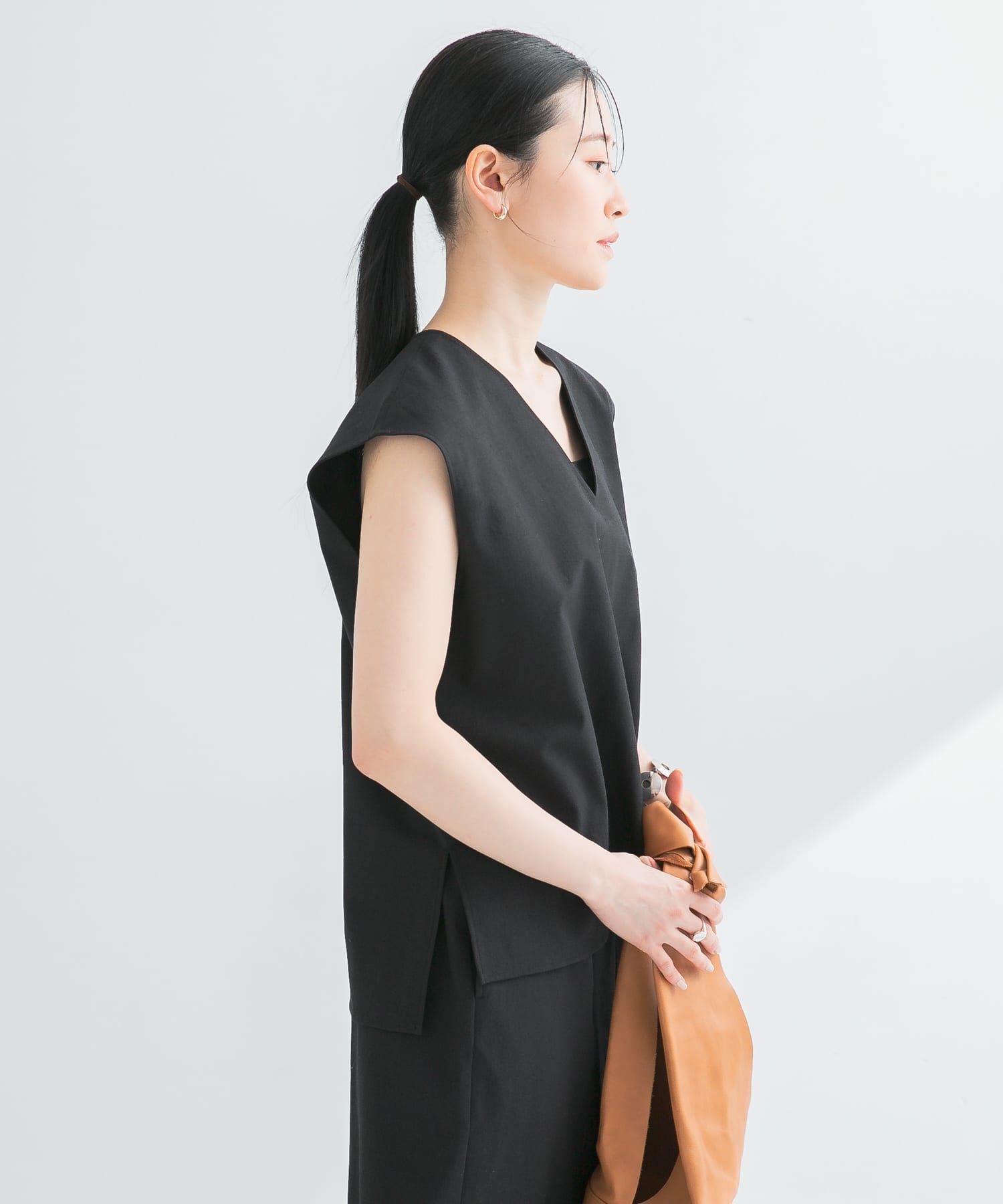 URBAN RESEARCH「リネン混Vネックブラウス」|ベスト・ジレ|