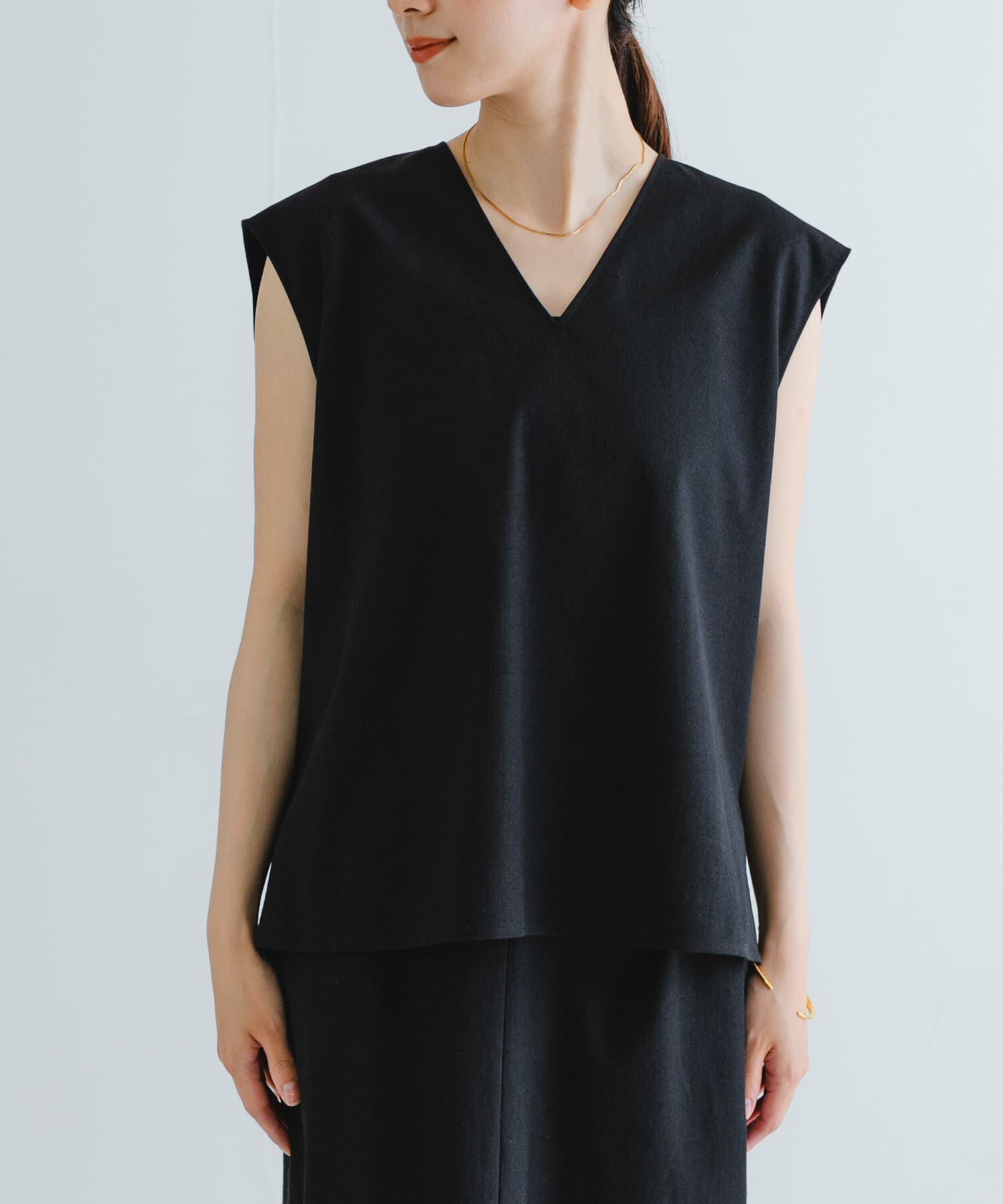 URBAN RESEARCH「リネン混Vネックブラウス」|ベスト・ジレ|