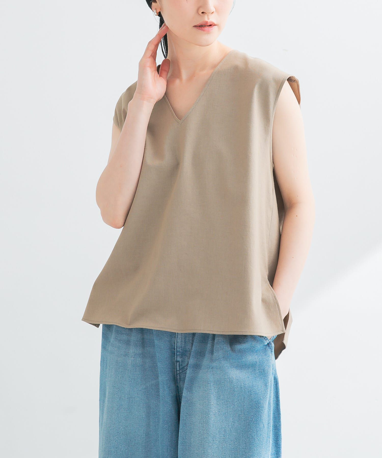 URBAN RESEARCH「リネン混Vネックブラウス」|ベスト・ジレ|