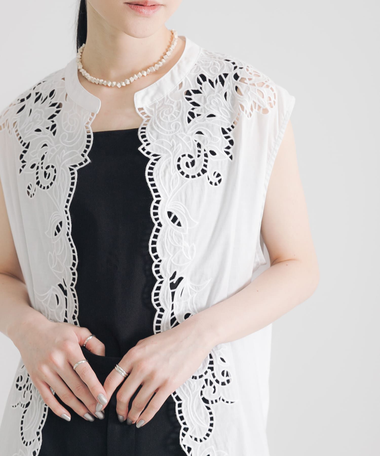URBAN RESEARCH「カットワークレース刺繍ジレ」|ベスト・ジレ|