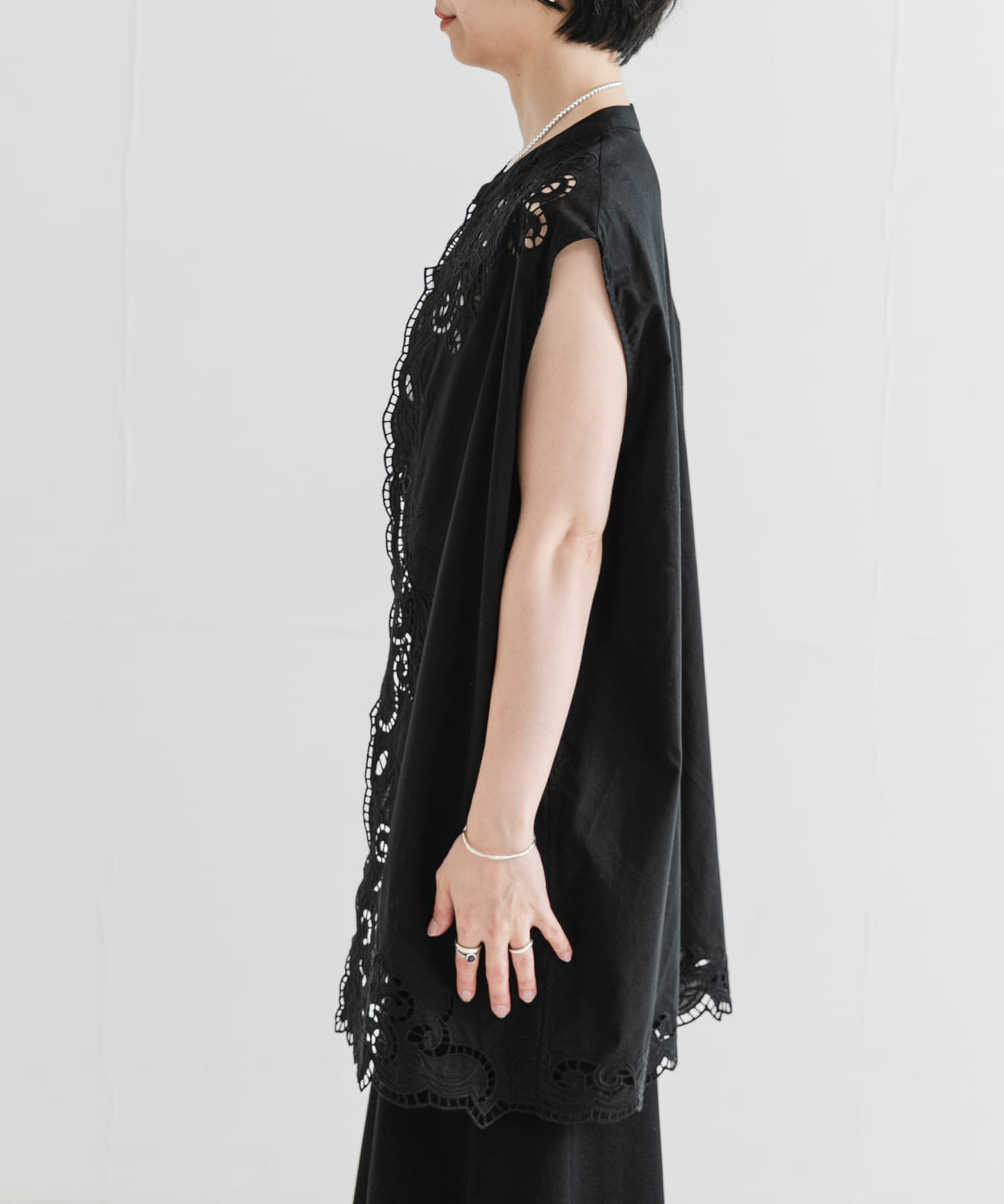 URBAN RESEARCH「カットワークレース刺繍ジレ」|ベスト・ジレ|