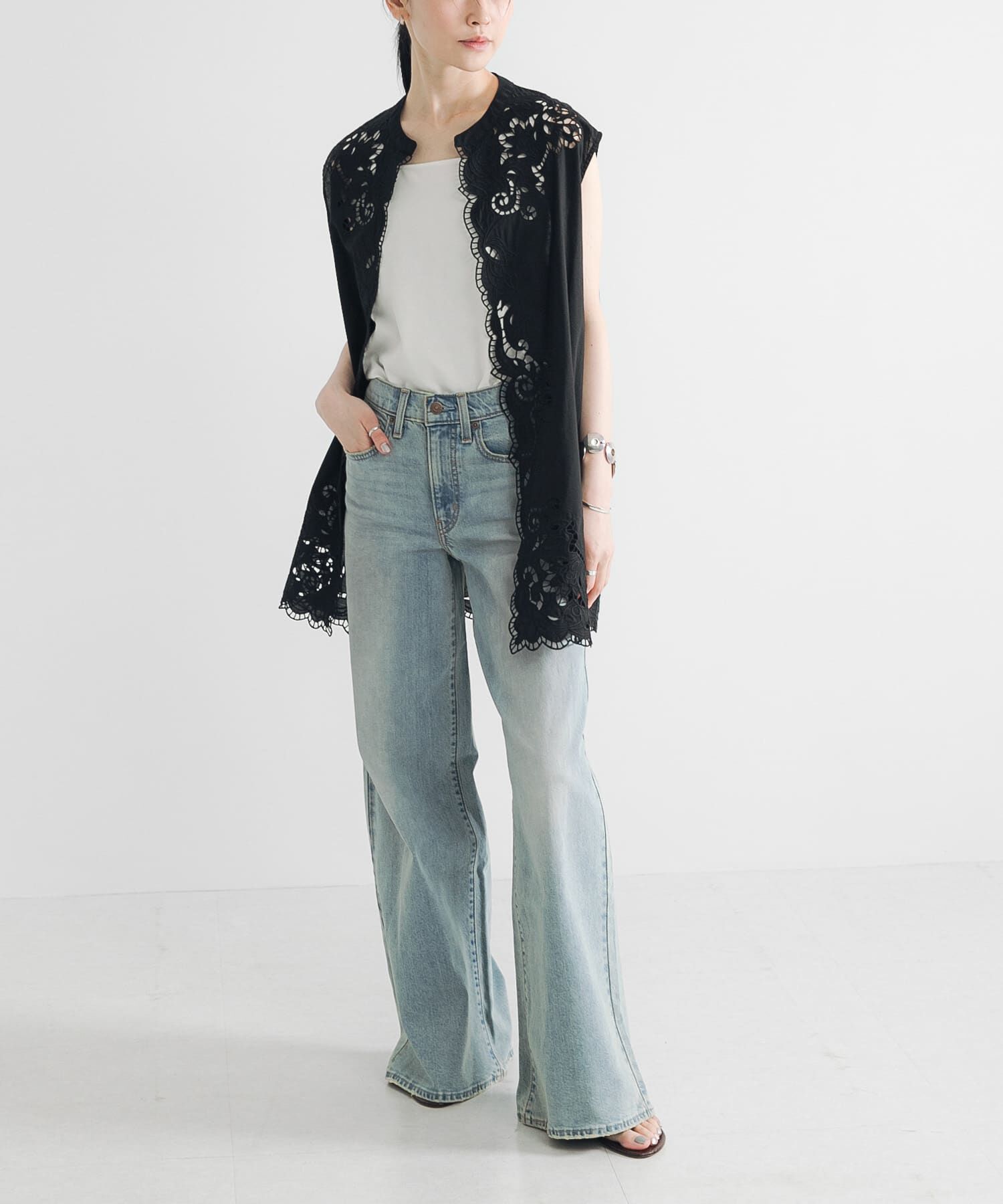 URBAN RESEARCH「カットワークレース刺繍ジレ」|ベスト・ジレ|