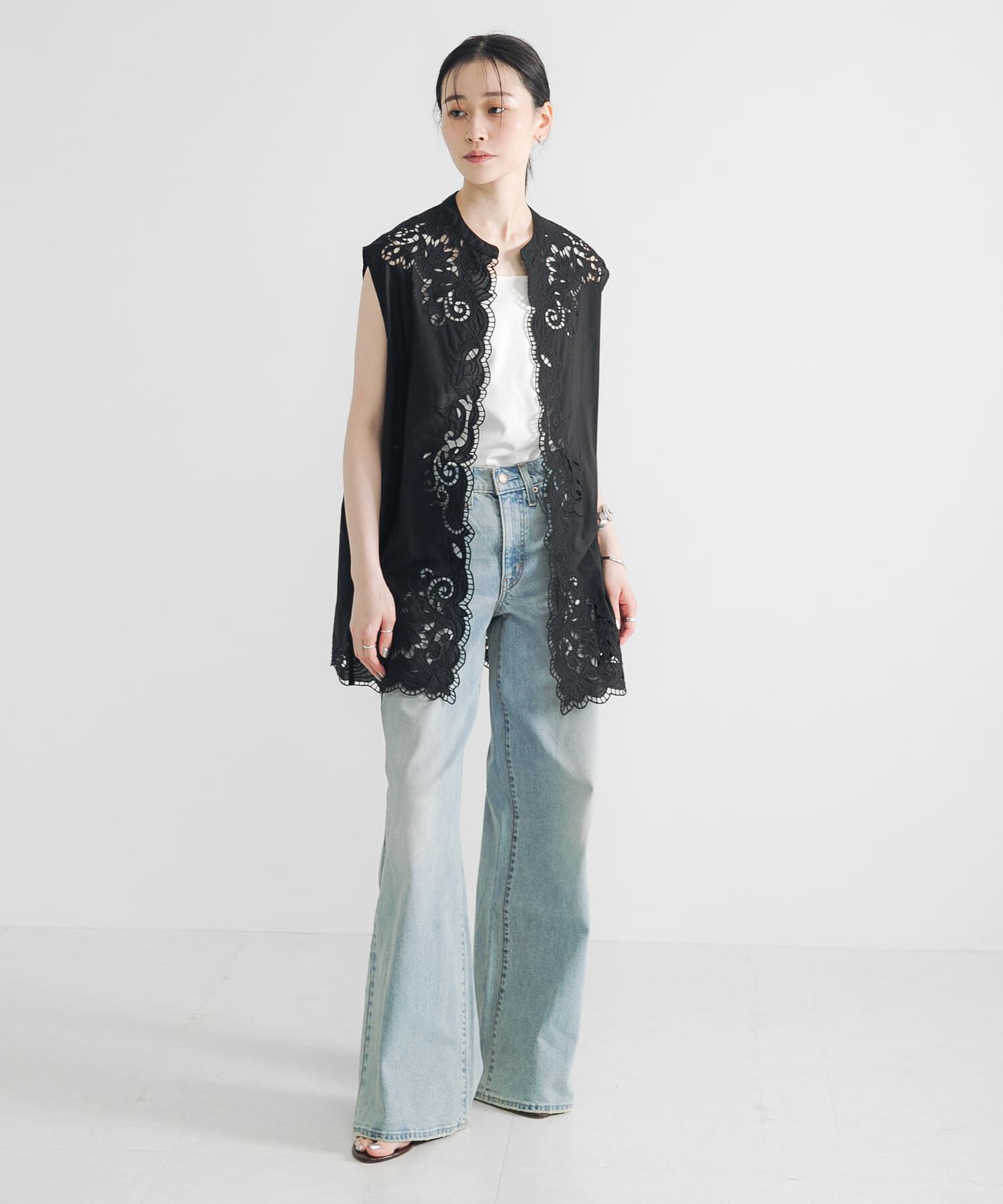 URBAN RESEARCH「カットワークレース刺繍ジレ」|ベスト・ジレ|