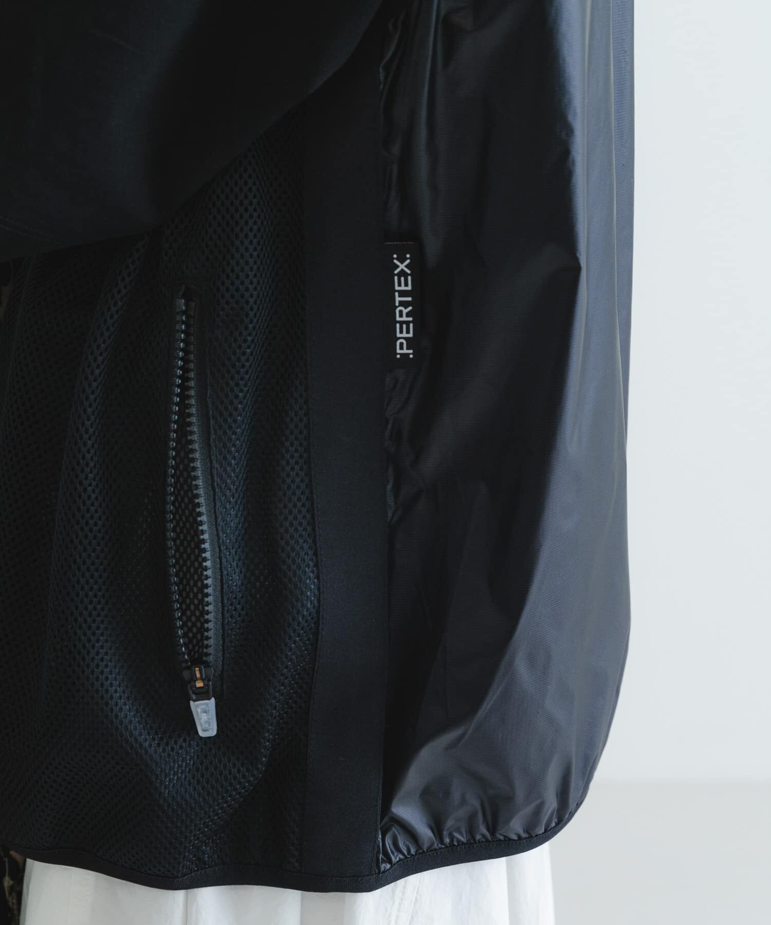 URBAN RESEARCH「MARMOT CAPITAL　PERTEX FLONT MESH VEST」|ノーカラーコート|
