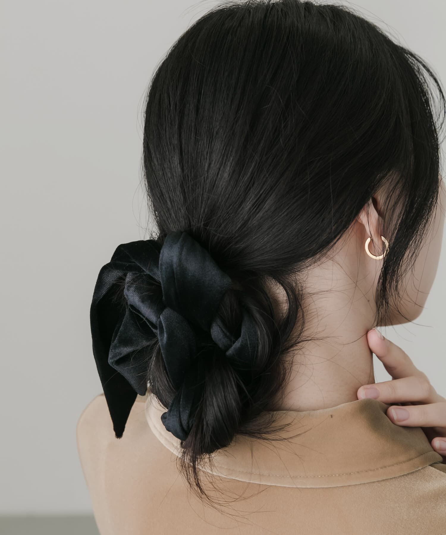 SMELLY「ベロアマルチWAYヘアカフ」|ヘアゴム・シュシュ|
