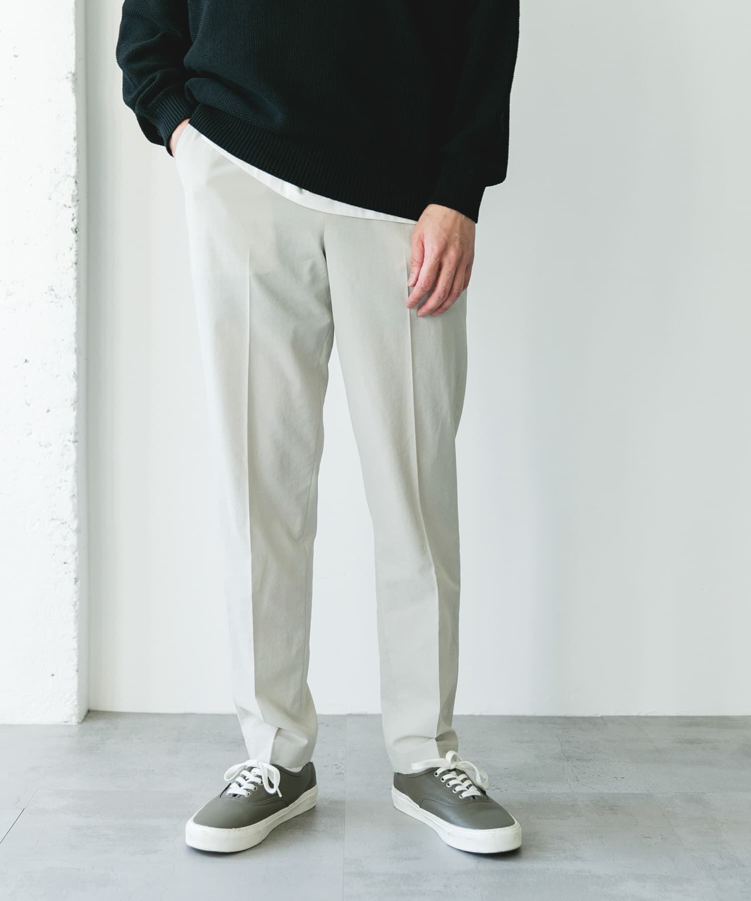 URBAN RESEARCH DOORS「『イージーケア/速乾/UVカット』クイックドライ テーパードトラウザー」|その他|ホワイト系その他
