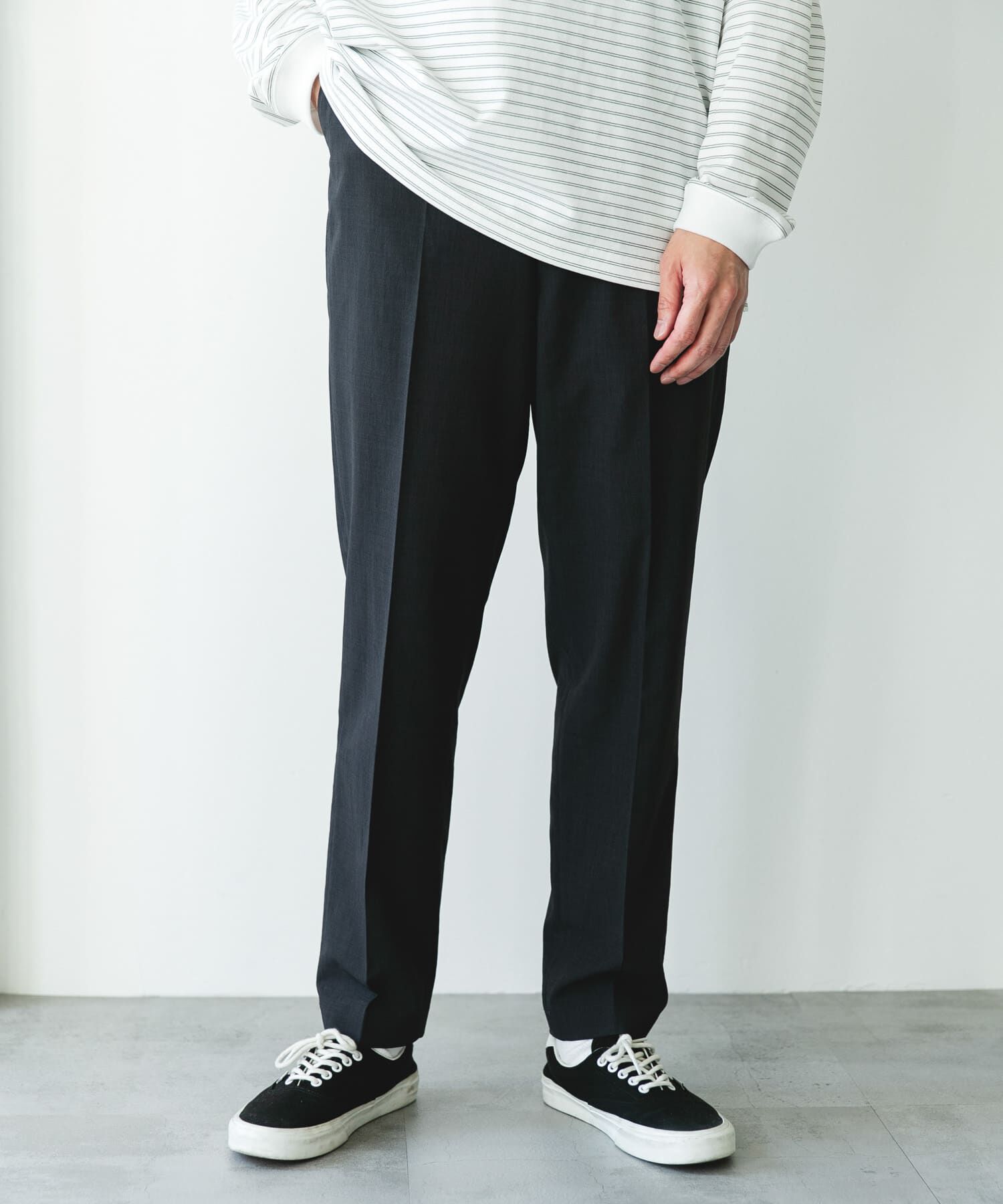 URBAN RESEARCH DOORS「『イージーケア/速乾/UVカット』クイックドライ テーパードトラウザー」|その他|チャコールグレー