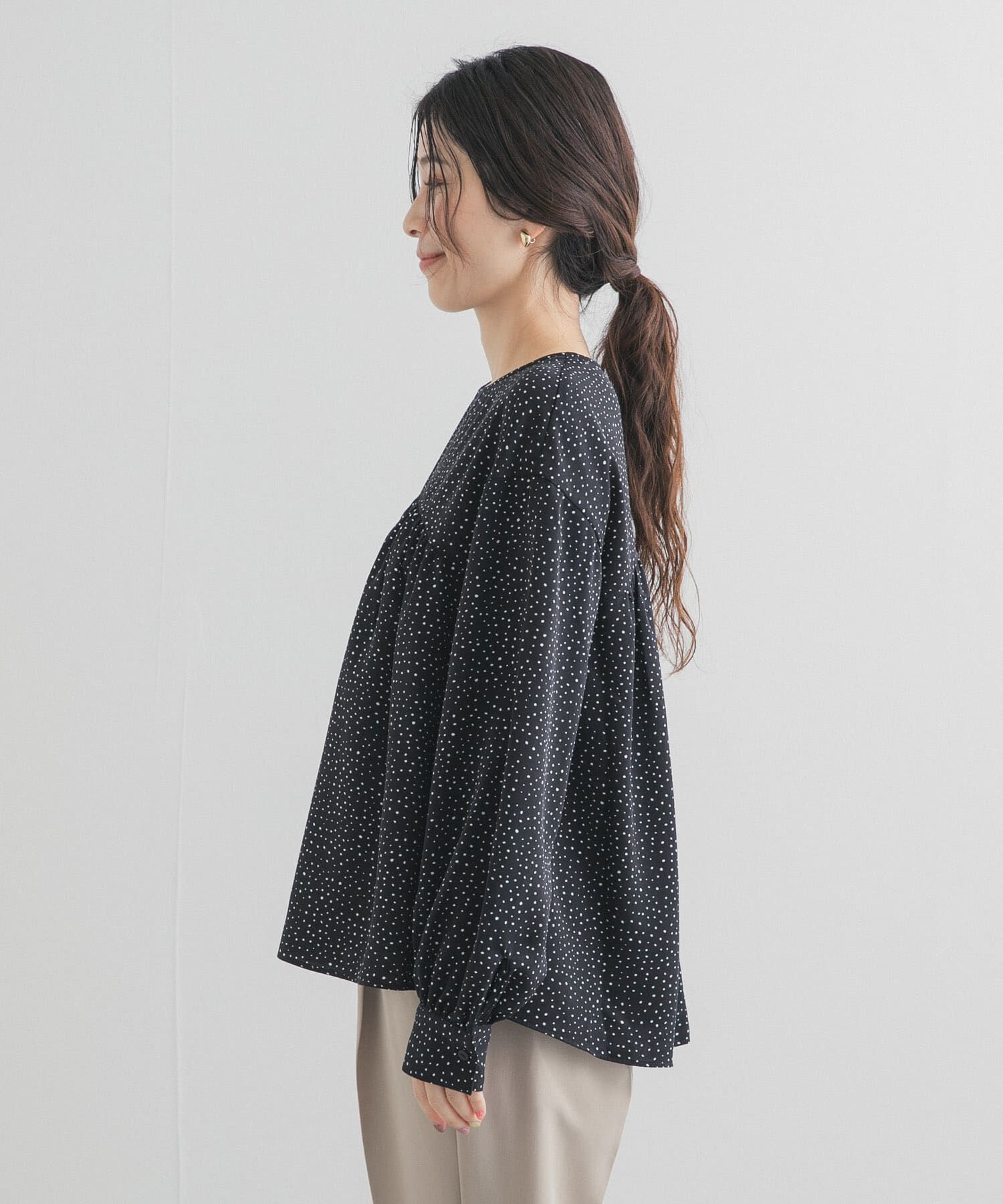 URBAN RESEARCH DOORS「ドットギャザーブラウス」|シャツ・ブラウス|
