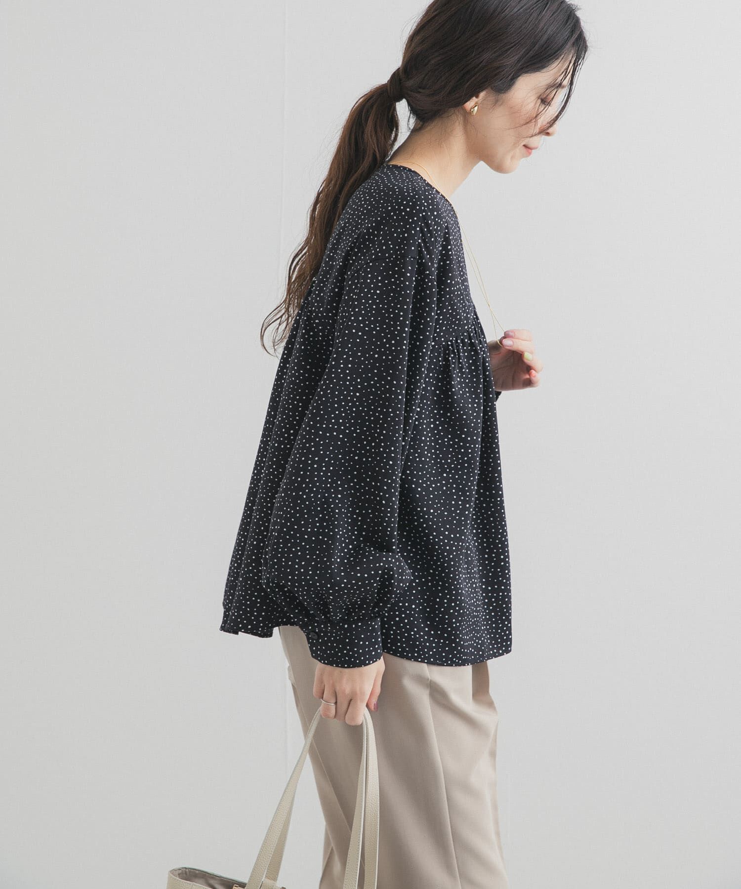 URBAN RESEARCH DOORS「ドットギャザーブラウス」|シャツ・ブラウス|
