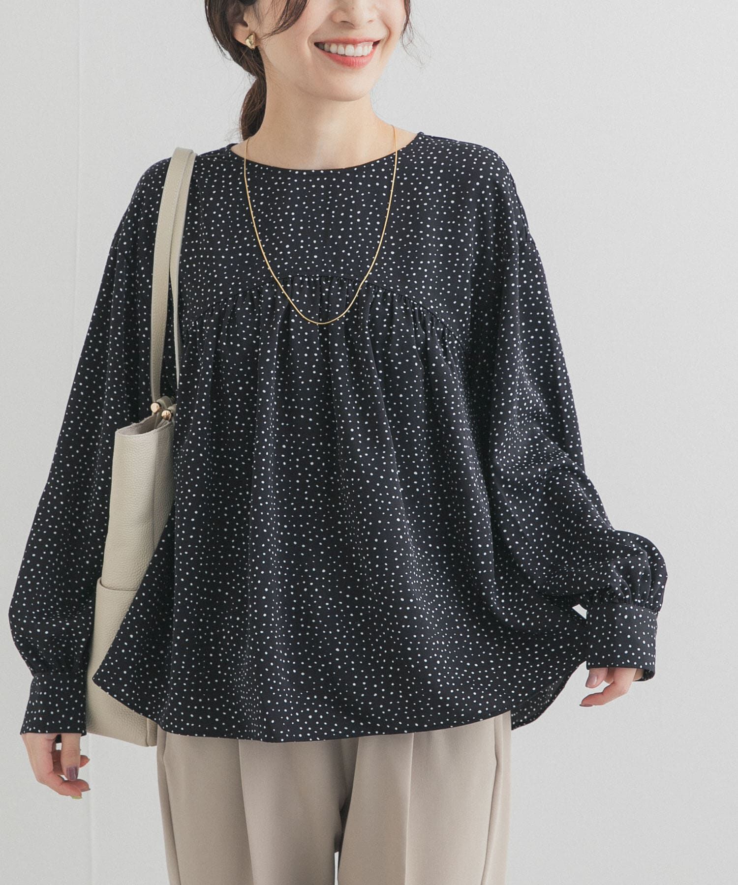URBAN RESEARCH DOORS「ドットギャザーブラウス」|シャツ・ブラウス|