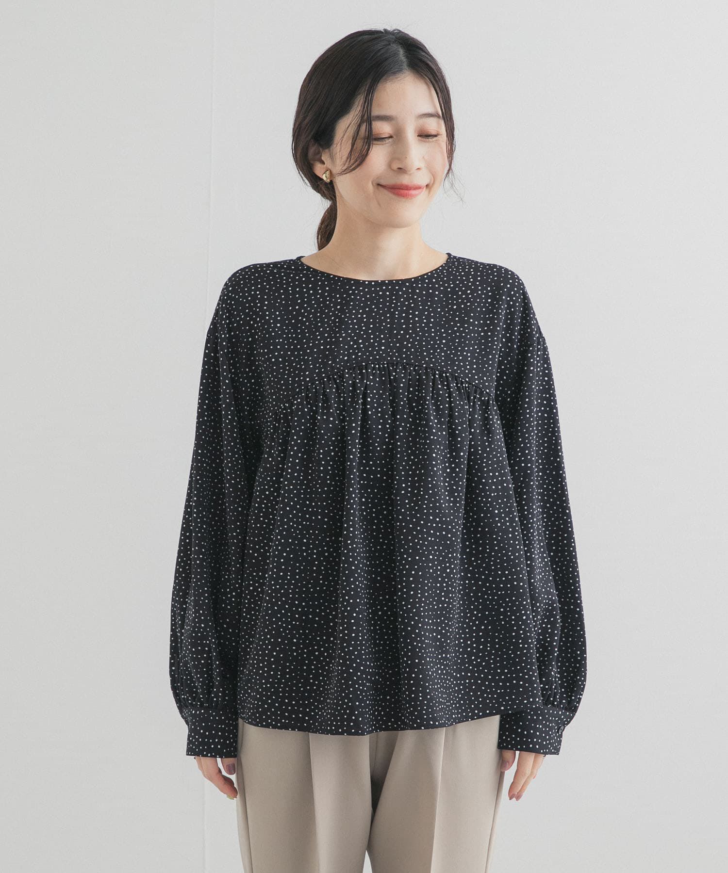 URBAN RESEARCH DOORS「ドットギャザーブラウス」|シャツ・ブラウス|