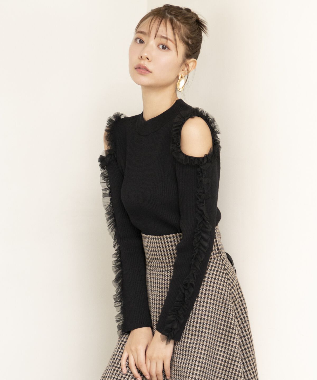 アンドクチュール「チュールフリルオフショルニットプルオーバー」|ニット・セーター|